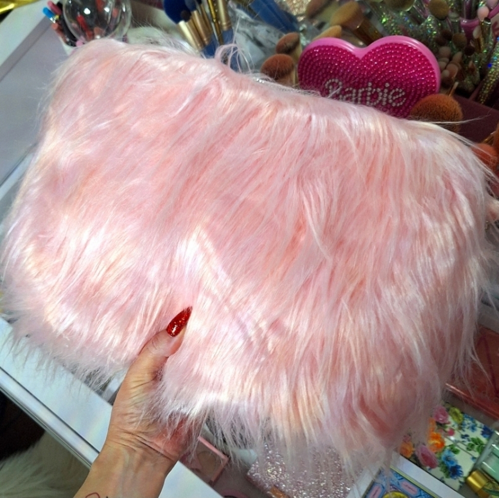 Pink Fuzzy Clutch - Picture 5 of 8